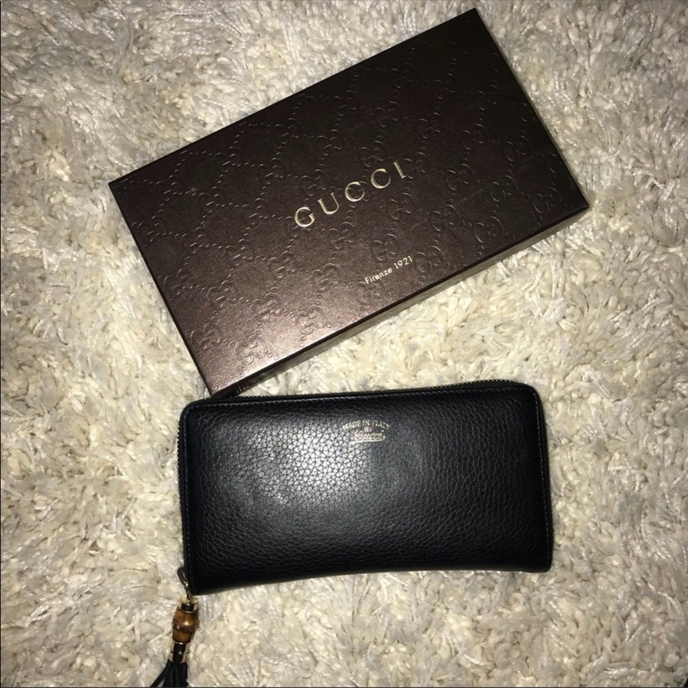 authentic gucci zip around